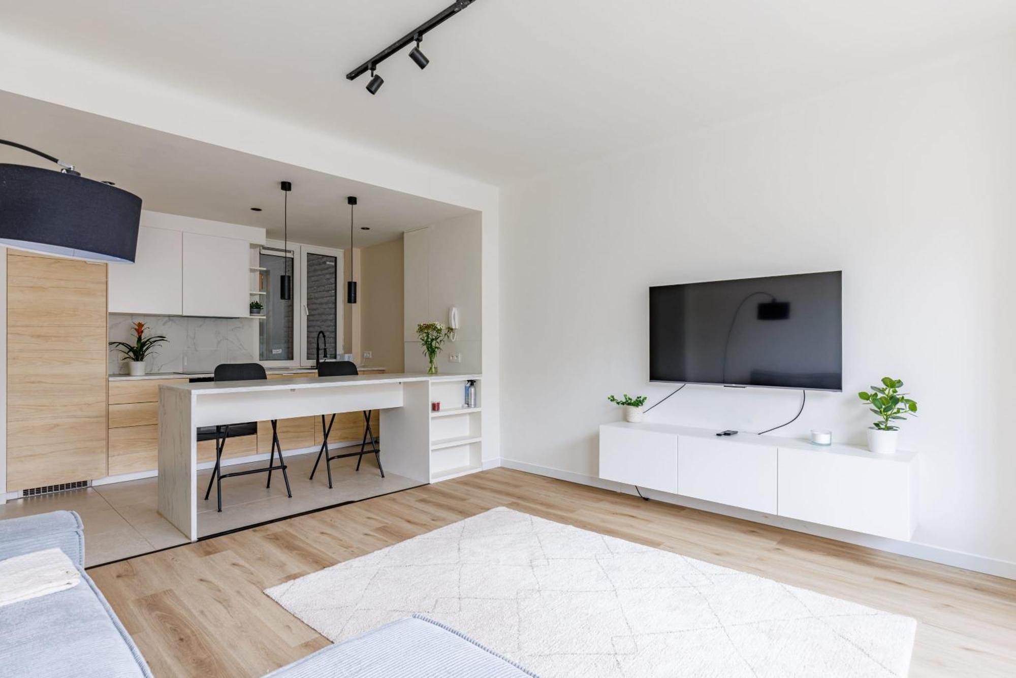 Huswell - Modern Centrally Located In *